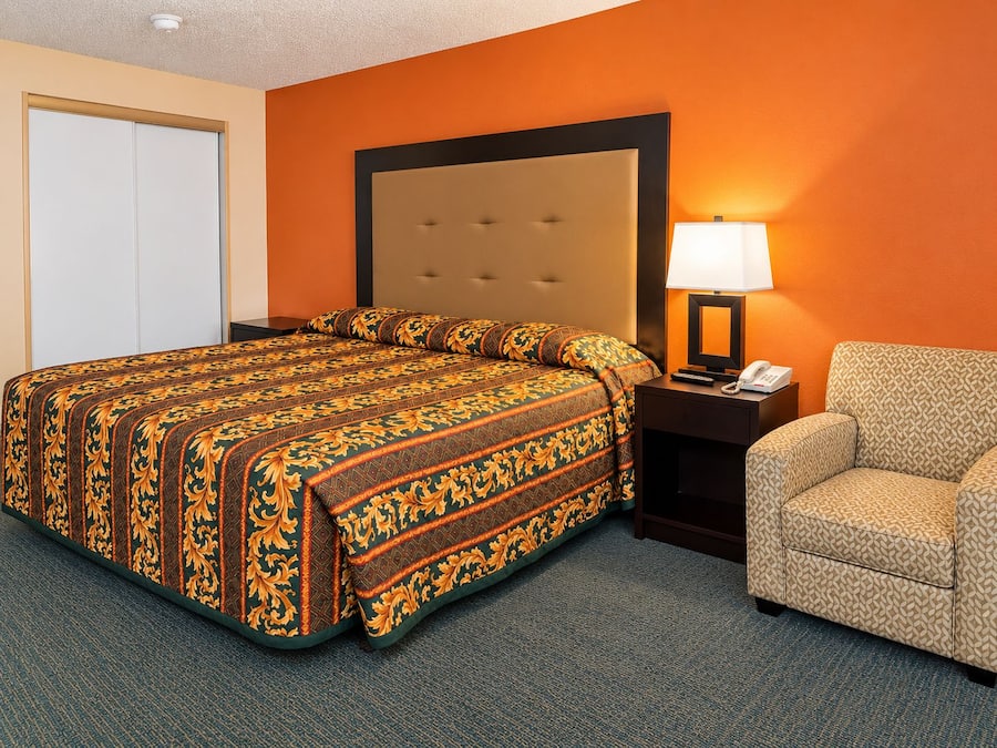 King Room | Desk, iron/ironing board, WiFi (free), bed sheets