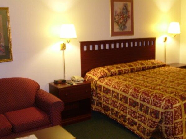 Meja kerja, setrika/meja setrika, Wi-Fi gratis, dan seprai linen