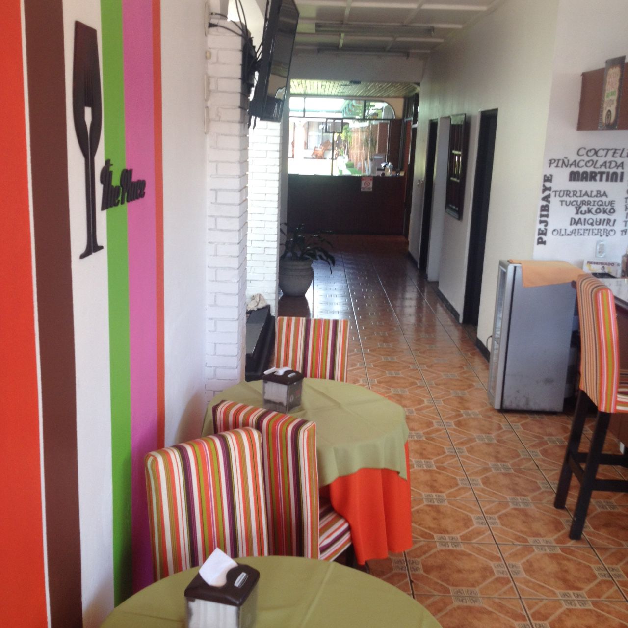 breakfast, lunch, dinner served; international cuisine