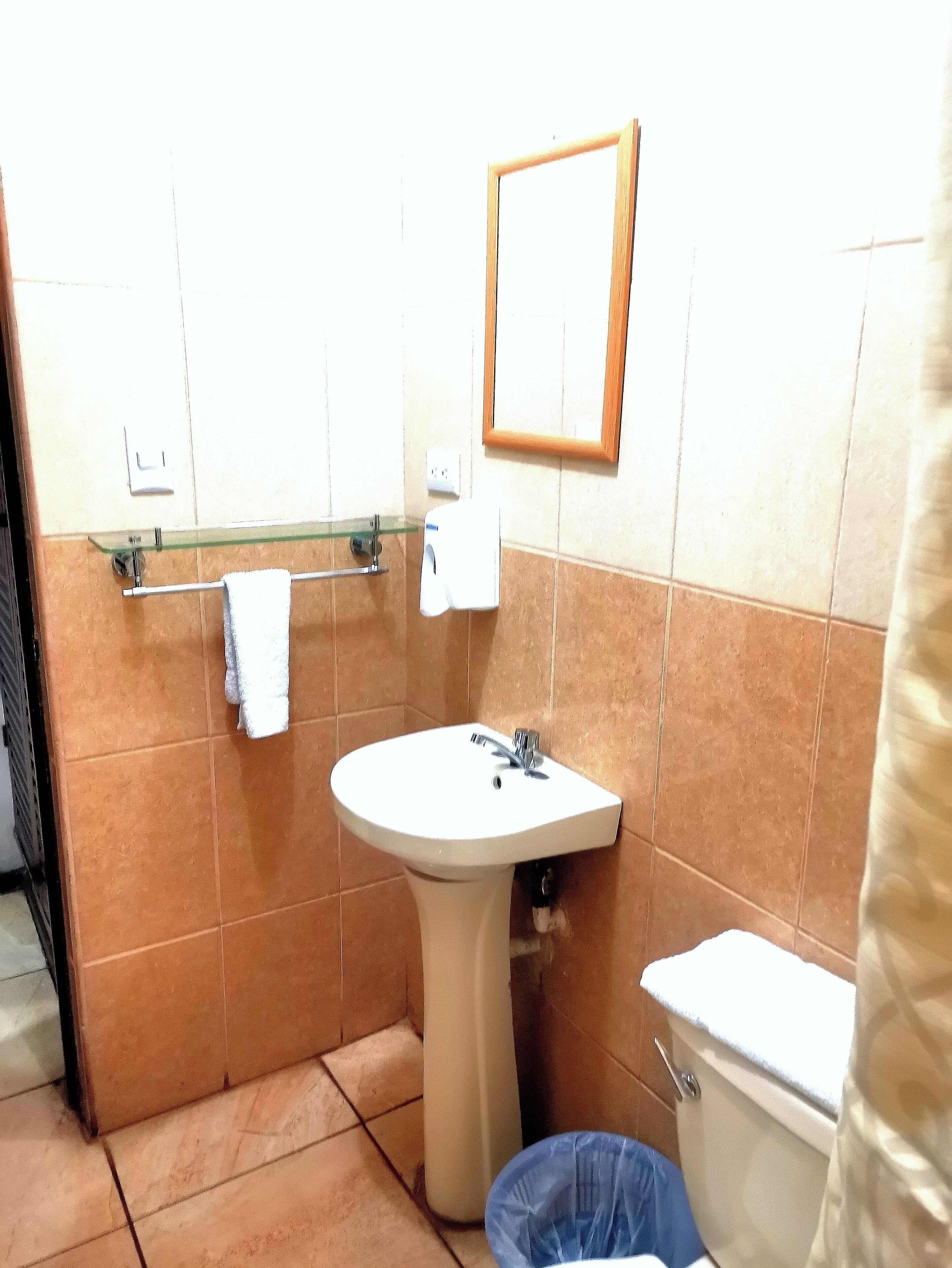 standard room, garden view | bathroom | shower, free toiletries, towels