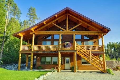 Glacier View Vacation Home | Individually decorated, individually furnished, iron/ironing board. Paddle Ridge