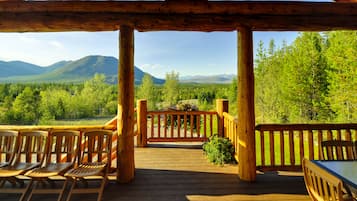 Glacier View Vacation Home | Balcony