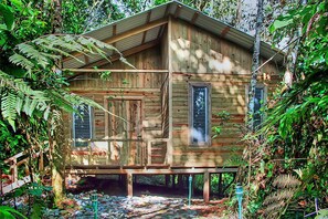 Standard-Vierbettzimmer, 2 Doppelbetten, barrierefrei, Bergblick | Außenbereich