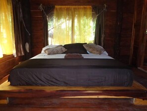 In-room safe, bed sheets