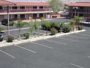 Free self parking - Motel 8 (Maricopa)