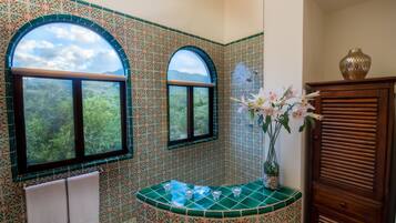Luxury Villa | Bathroom | Shower, hair dryer, towels, soap