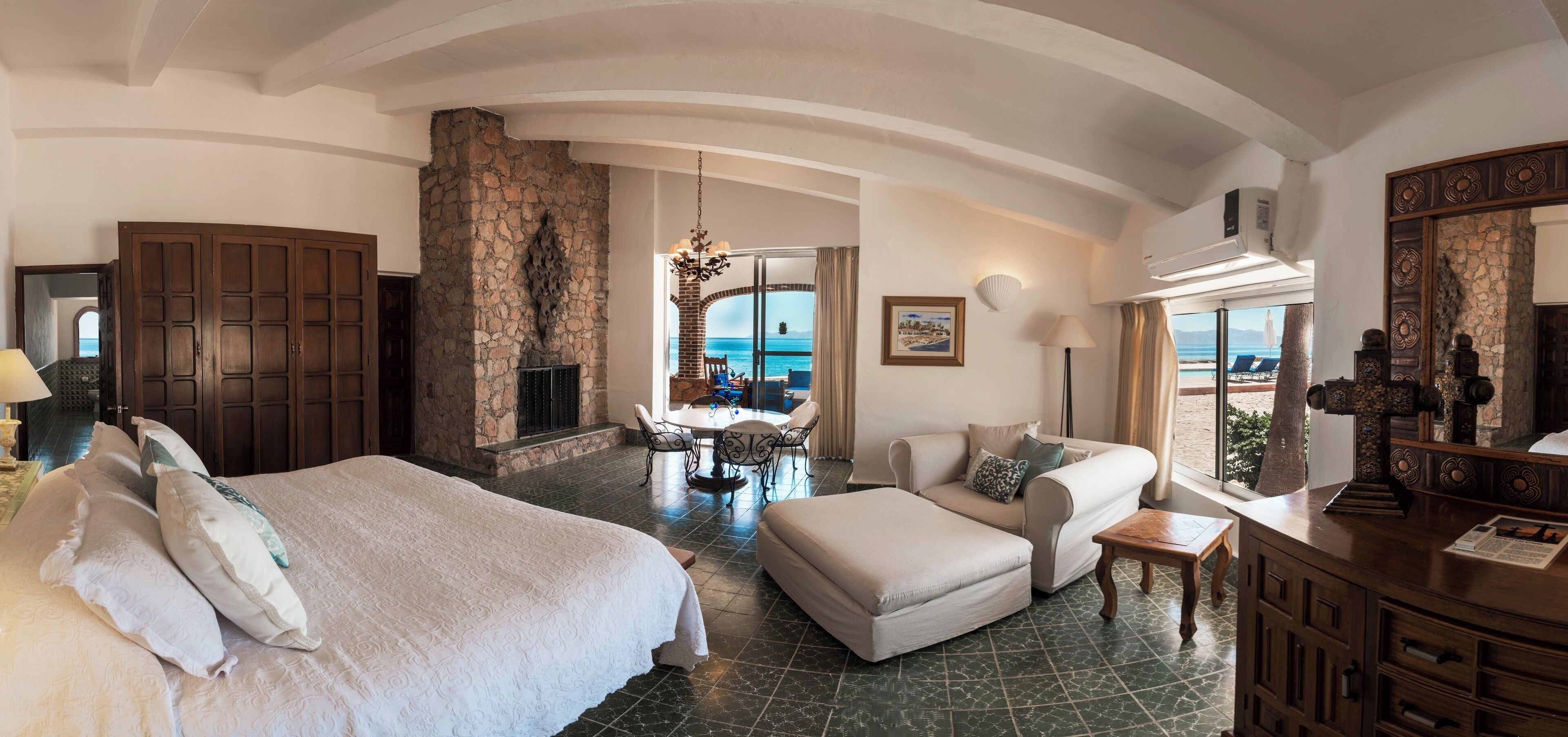 Deluxe King Room, Ocean View, Poolside | Iron/ironing board, free WiFi, bed sheets