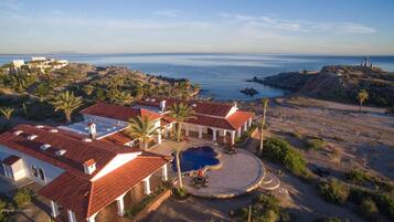 Luxury Villa | Front of property