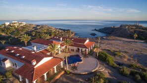 Villa de lujo | Vista frontal de la propiedad