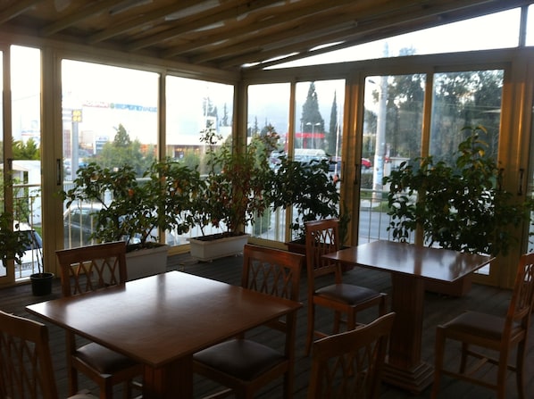 Päivittäinen mannermainen aamiainen (5.00 EUR per henkilö)