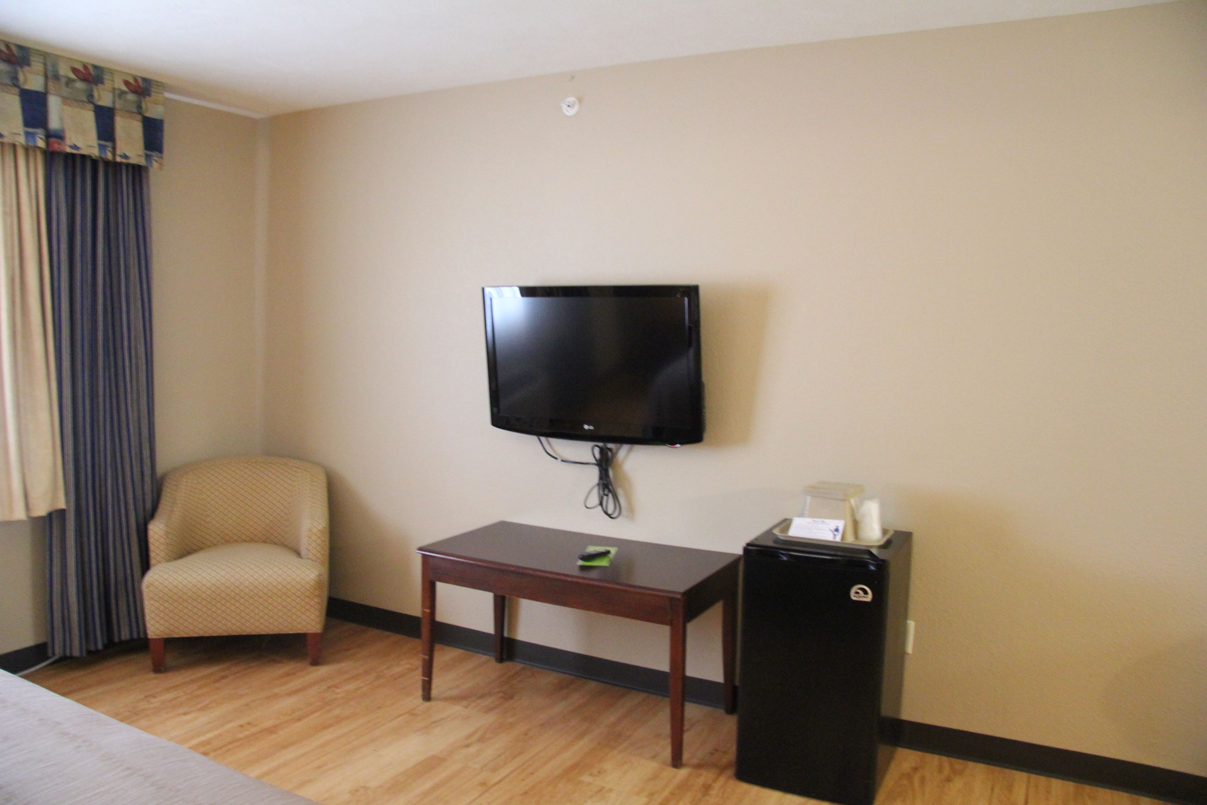 standard room, 1 king bed, accessible | desk, cots/infant beds, rollaway beds, free wifi