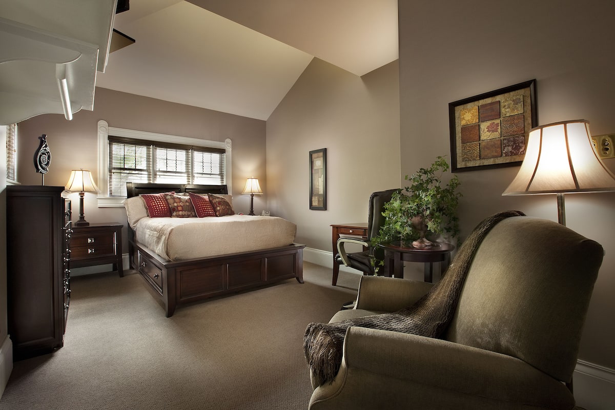 Premium bedding, pillowtop beds, desk, laptop workspace
