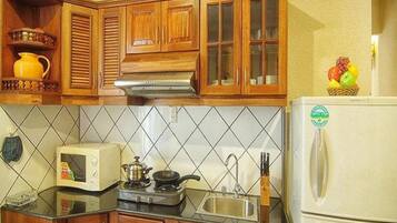 デラックス ルーム | セーフティボックス (室内)、デスク、WiFi (無料)