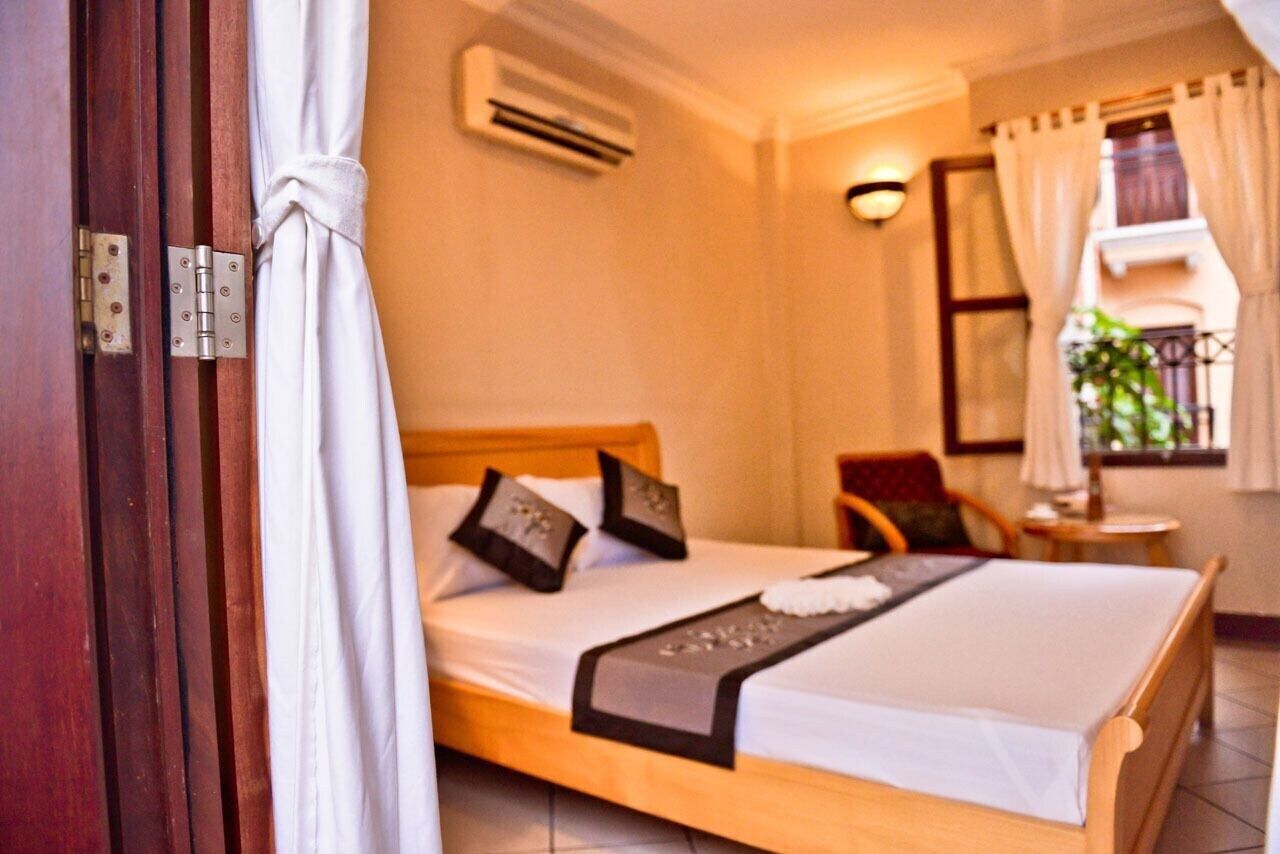 In-room safe, desk, free WiFi