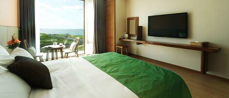 Espacio para trabajar con laptop, cortinas blackout y wifi gratis