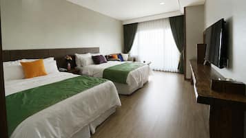 Deluxe Room | Laptop workspace, blackout drapes, free WiFi, bed sheets