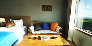 Laptop workspace, blackout curtains, free WiFi, bed sheets