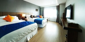 Superior Room | Laptop workspace, blackout drapes, free WiFi, bed sheets