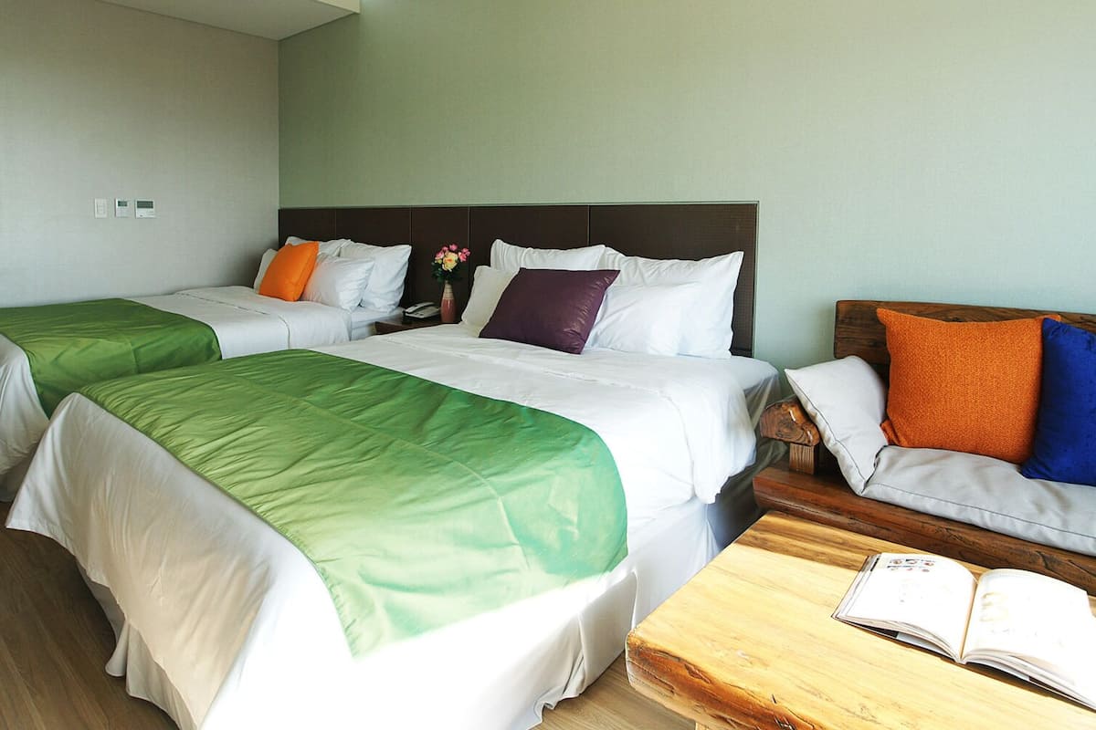 deluxe room | laptop workspace, blackout curtains, free wifi, bed sheets