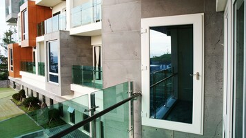 Honeymoon Double Room | Balcony
