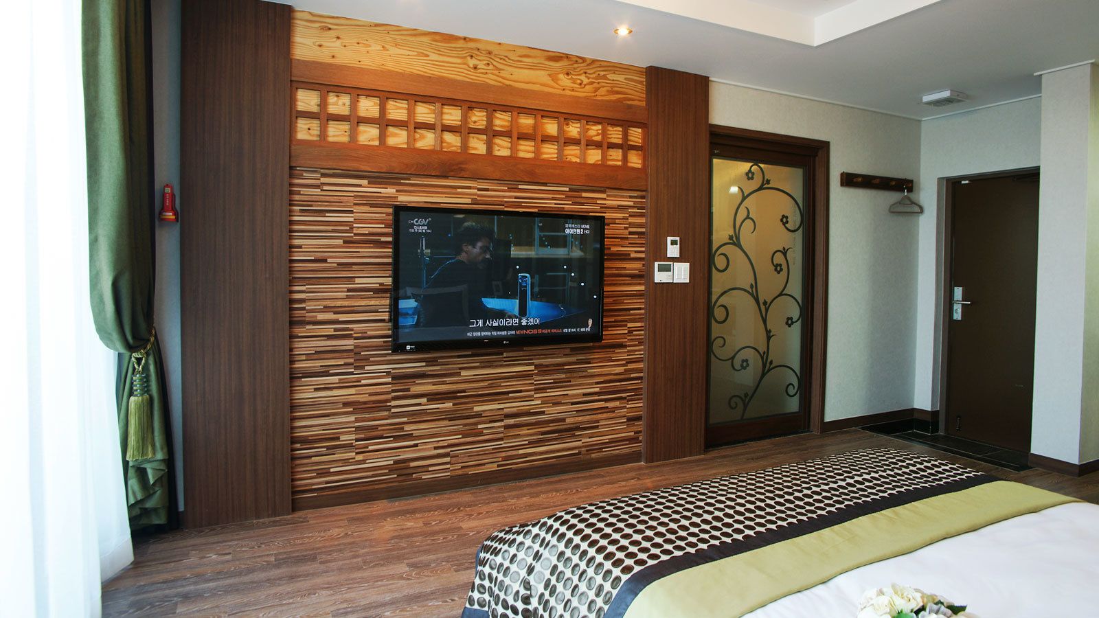 honeymoon double room | television