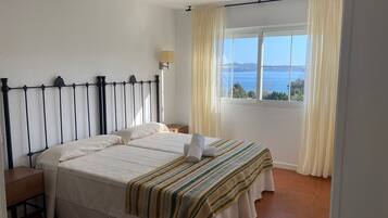 In-room safe, desk, free WiFi, wheelchair access