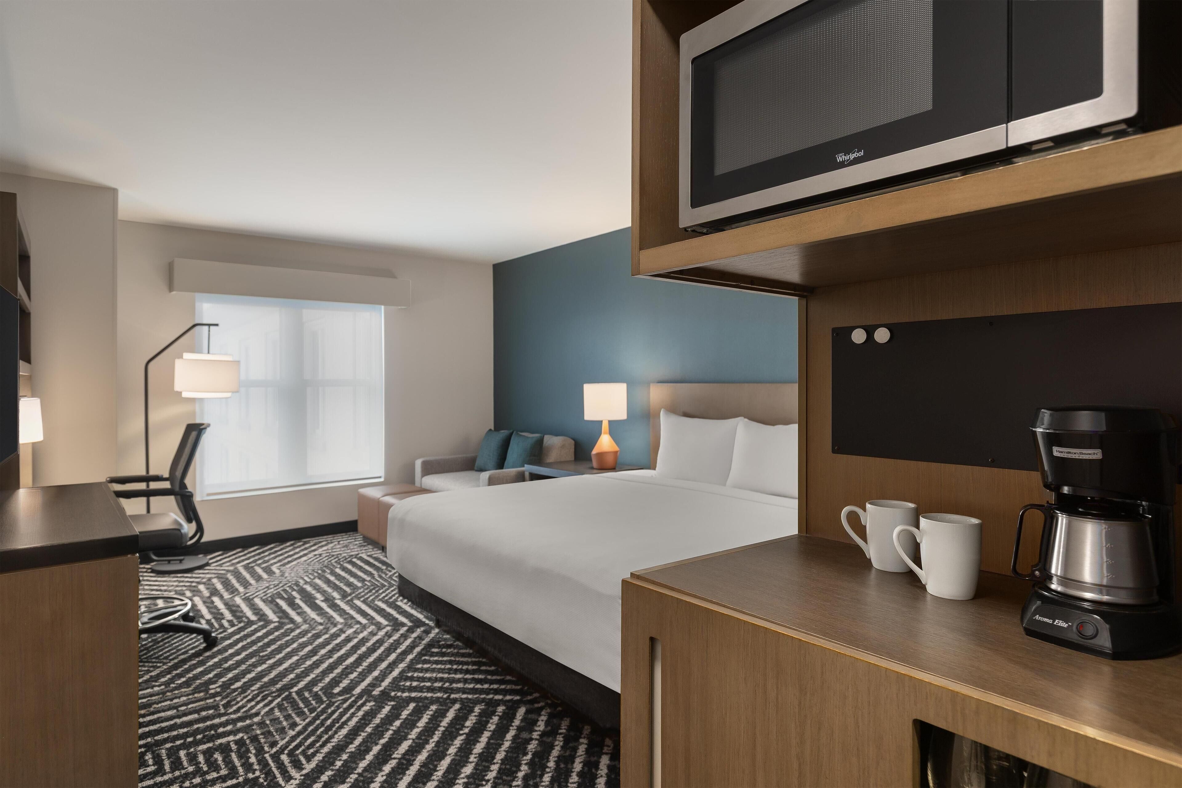 Phòng, 1 giường cỡ king | Chăn bông, nệm có lớp đệm bông, bàn, bàn ủi/dụng cụ ủi quần áo 