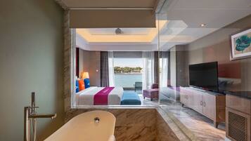 Imperial Suite | Bathroom | Free toiletries, hair dryer, bathrobes, slippers