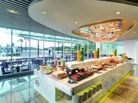 Desayuno buffet diario (MYR 75 por persona)