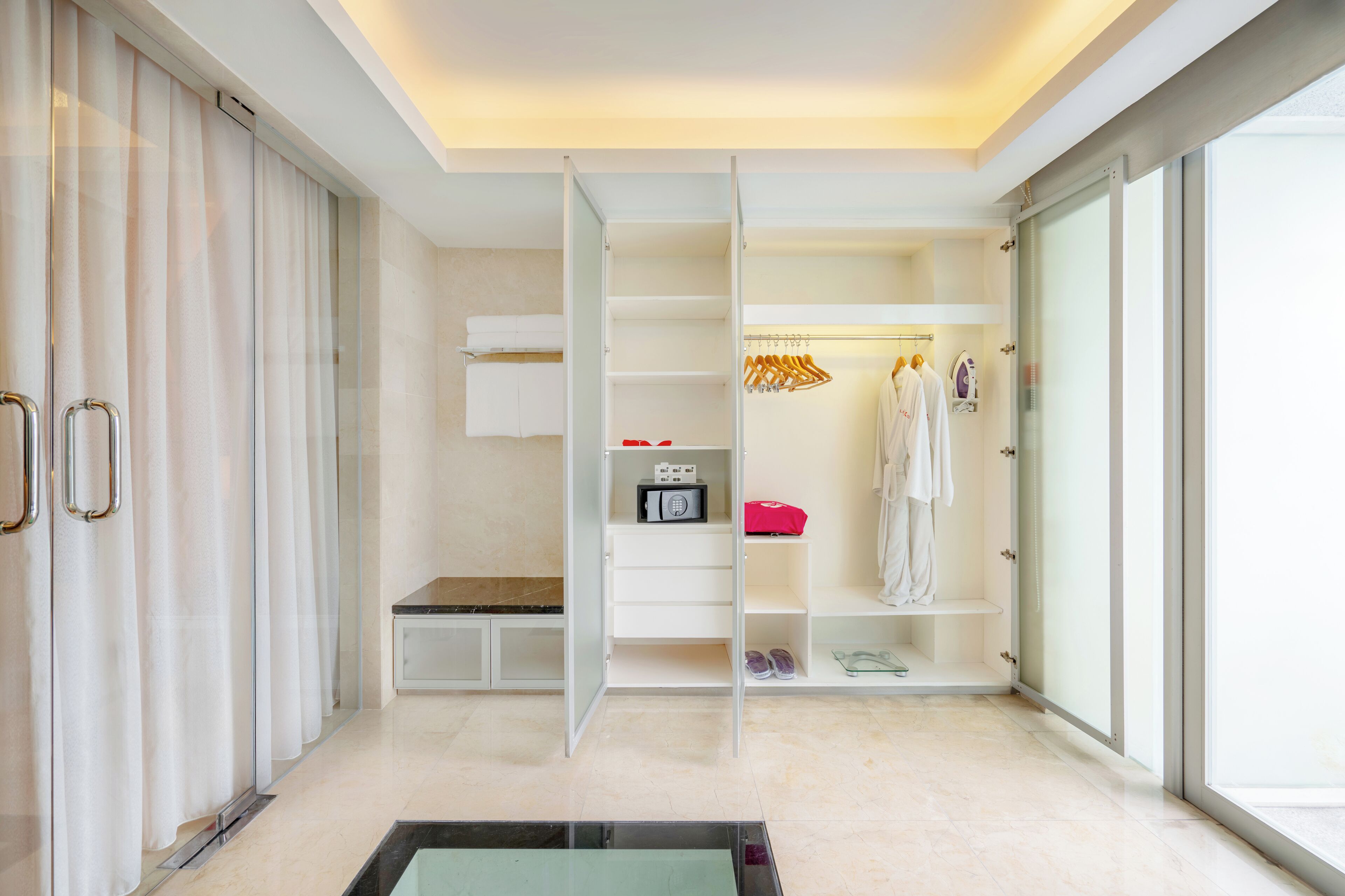 premium pool villa | wardrobe