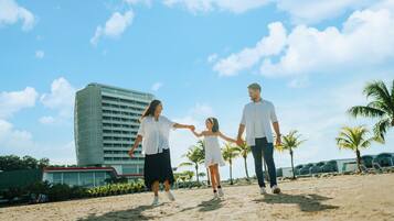 Private beach, beach umbrellas, kayaking