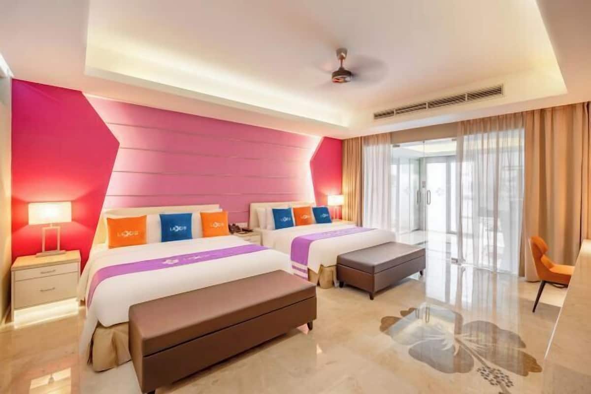 Premium bedding, down comforters, minibar, in-room safe