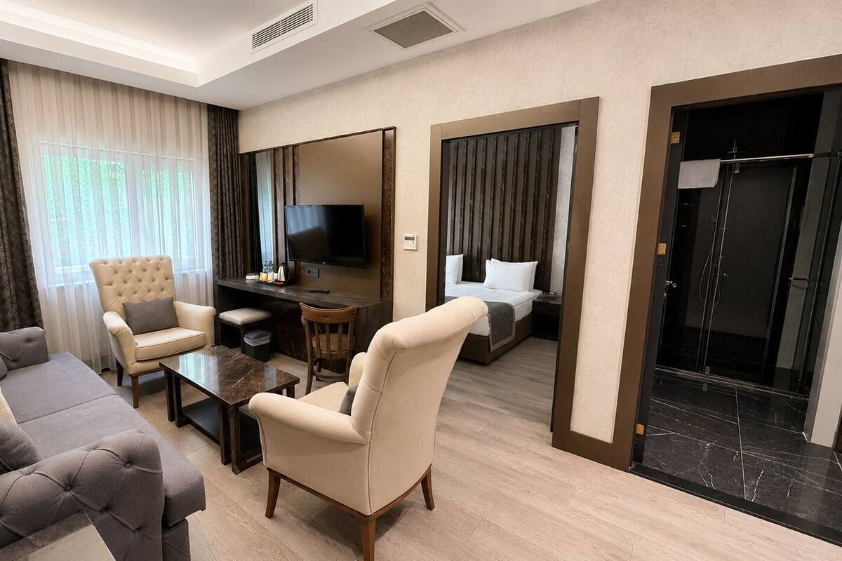 Suite Deluxe | Roba de llit hipoal·lergògena, minibar i caixa forta a l'habitació