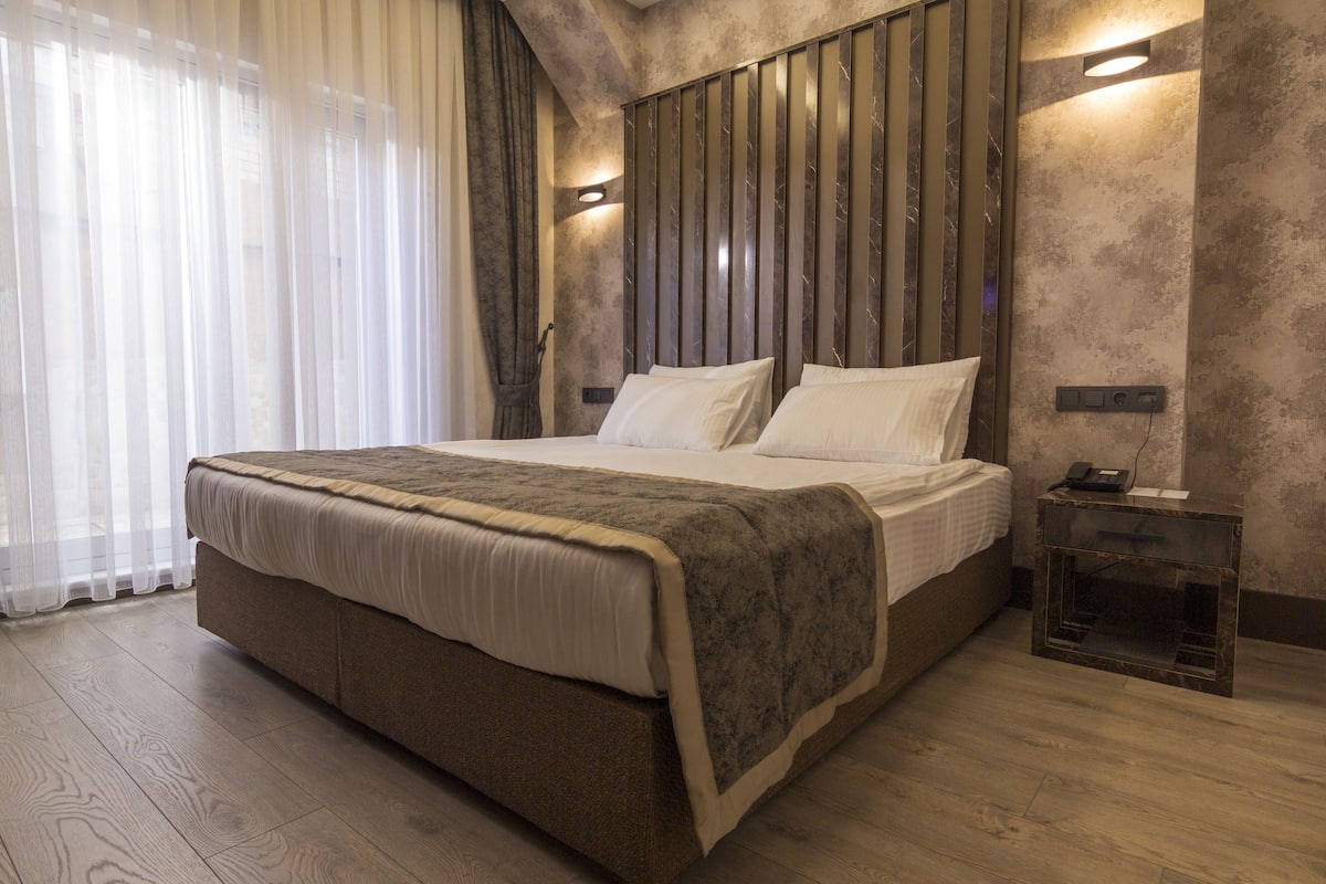 Minibar, in-room safe, free WiFi, bed sheets
