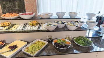 包含每日自助早餐