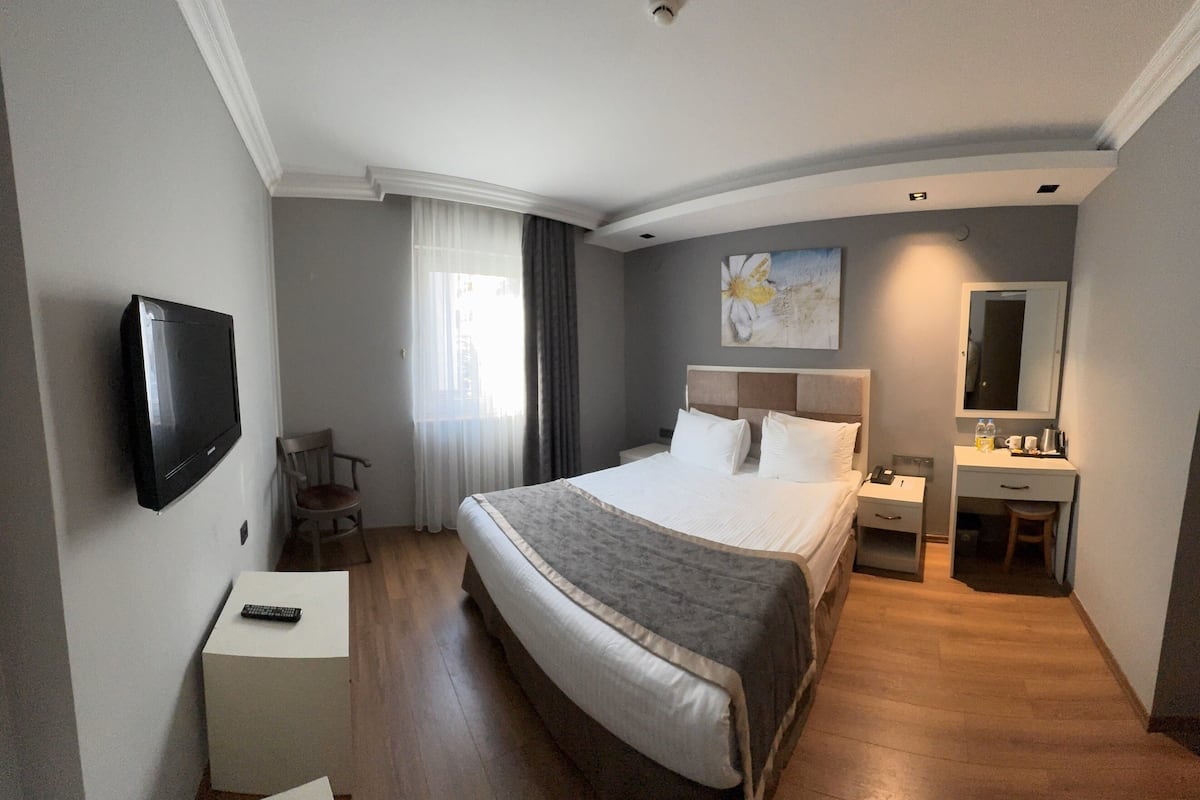 Minibar, in-room safe, free WiFi, bed sheets