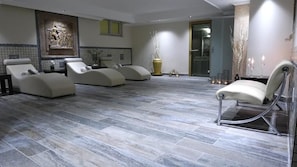 Sauna, hot tub, steam room, Turkish bath/hammam, body treatments