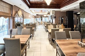 Breakfast, lunch and dinner served - Ankara Royal Hotel (Ankara)