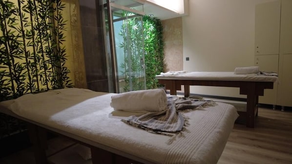 Sauna, hot tub, steam room, Turkish bath/hammam, body treatments