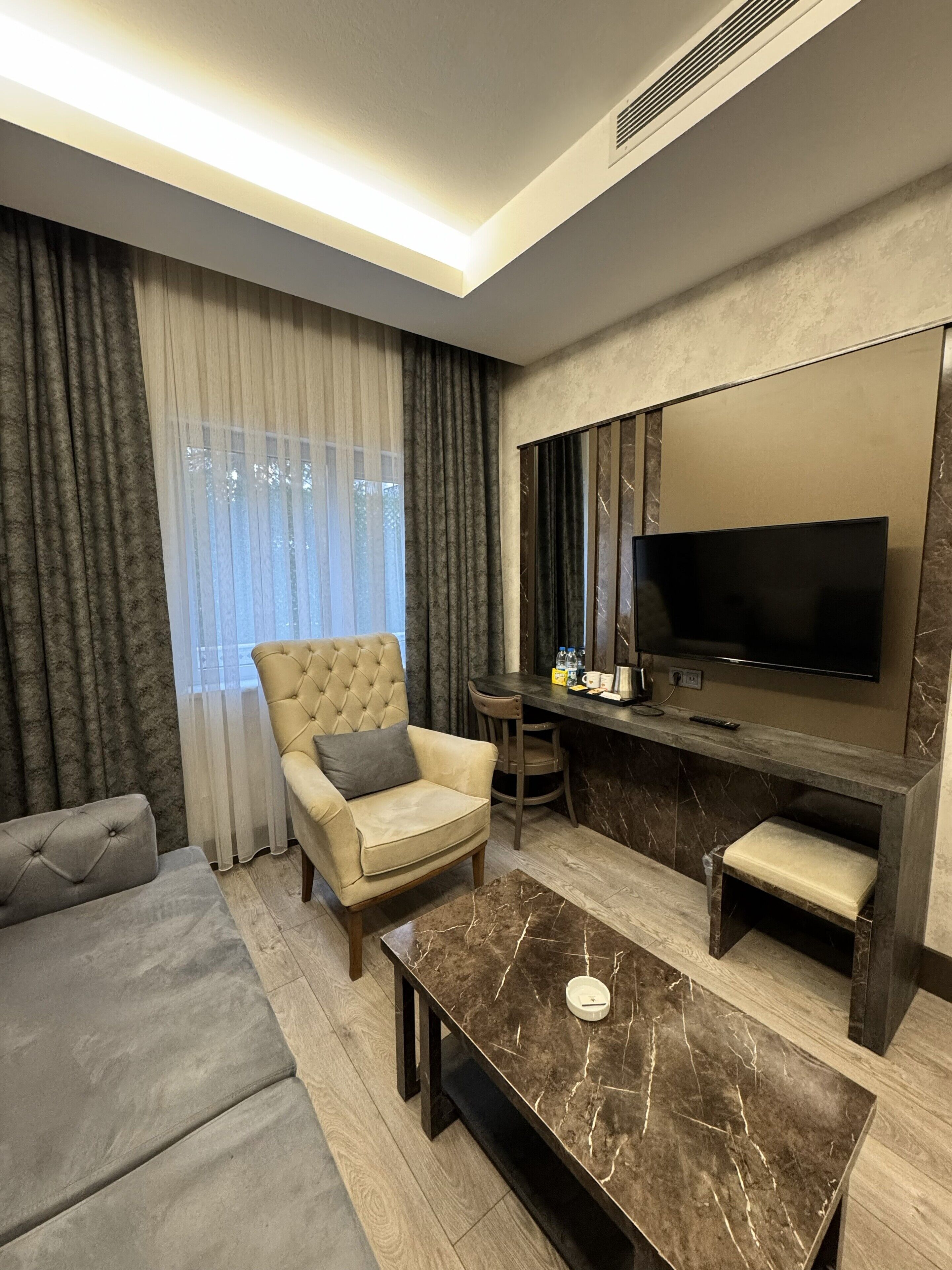 Deluxe Suite | Minibar, in-room safe, free WiFi, bed sheets