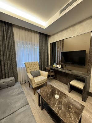 Deluxe Suite | Minibar, in-room safe, free WiFi, bed sheets - Ankara Royal Hotel (Ankara)