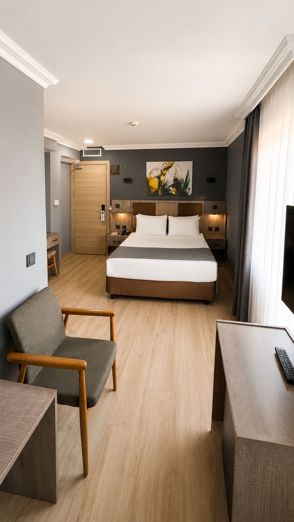 Elite Room, 1 Double Bed | Hypo-allergenic bedding, minibar, in-room safe, desk