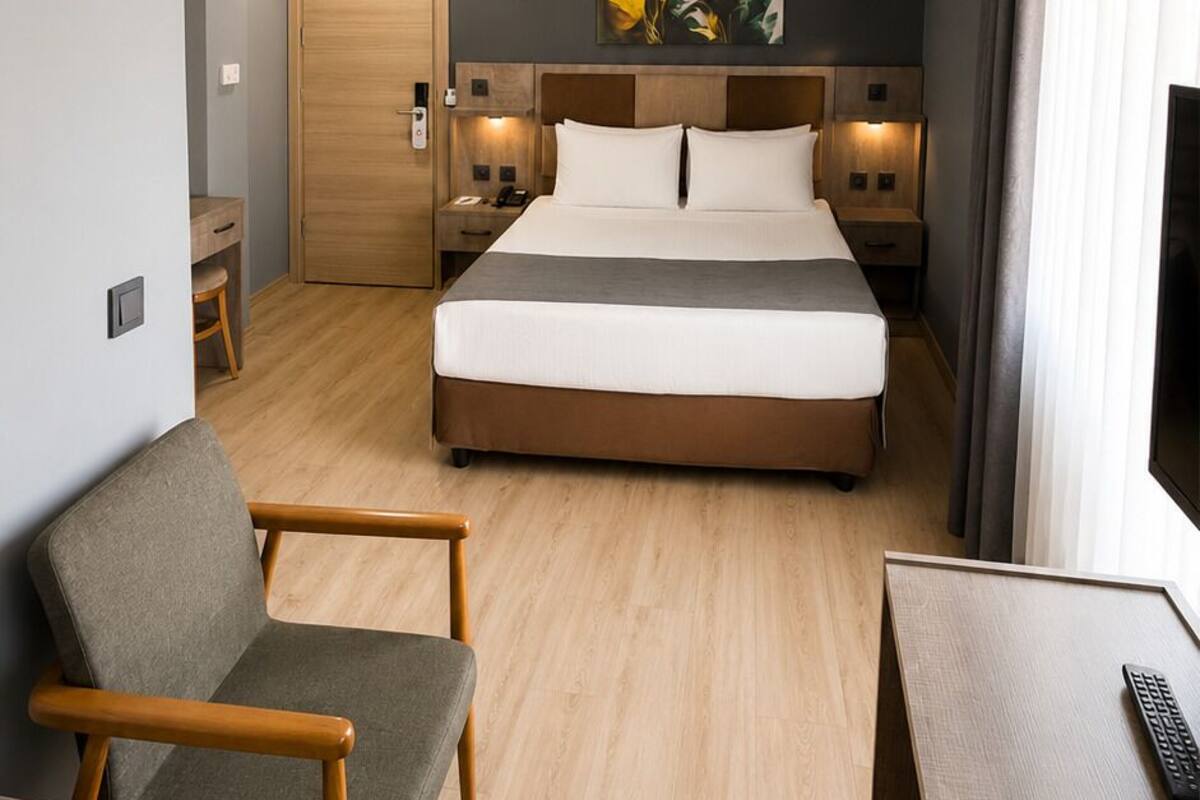 Suite With a Sauna | Ropa de cama hipoalergénica, minibar, caja fuerte y escritorio
