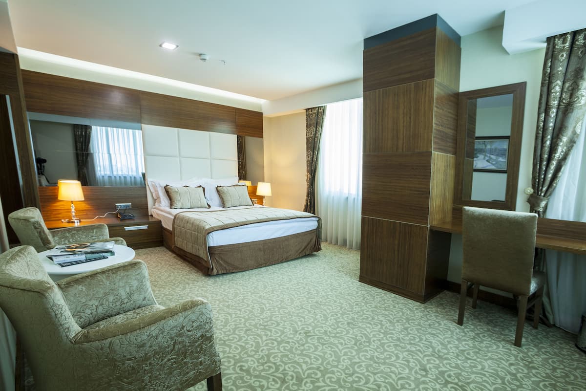 Minibar, in-room safe, desk, soundproofing