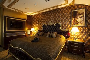 Minibar, in-room safe, desk, soundproofing - Vivaldi CE Gold Hotel (Ankara)