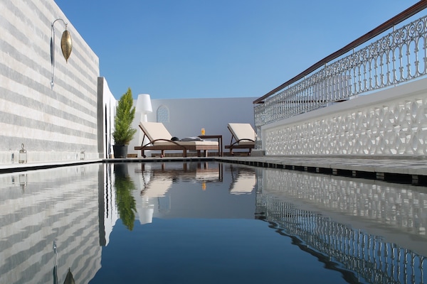 Outdoor pool, sun loungers