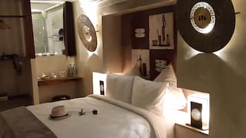 Suíte júnior | Roupas de cama premium, camas Select Comfort, frigobar
