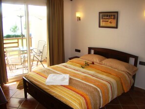 全景開放式客房, 1 間臥室, 非吸煙房, 泳池景 | 高級寢具、免費 Wi-Fi、床單