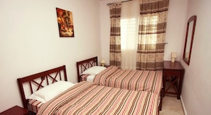 Apartamento superior, 2 quartos, para fumantes | Roupas de cama premium, Wi-Fi de cortesia, roupa de cama