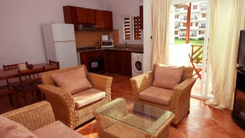 Superior Apartment, 2 Bedrooms, Smoking | Living room | Flat-screen TV